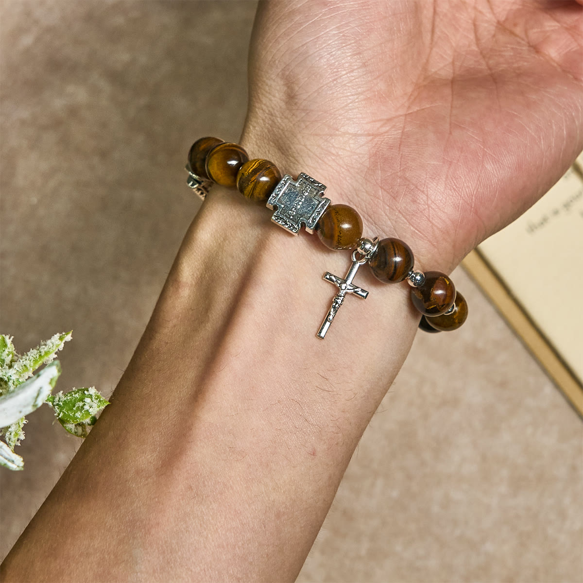 Pulsera de Piedra Ojo de Tigre con Cruz "Coraje en Cristo": Ora sin Miedo