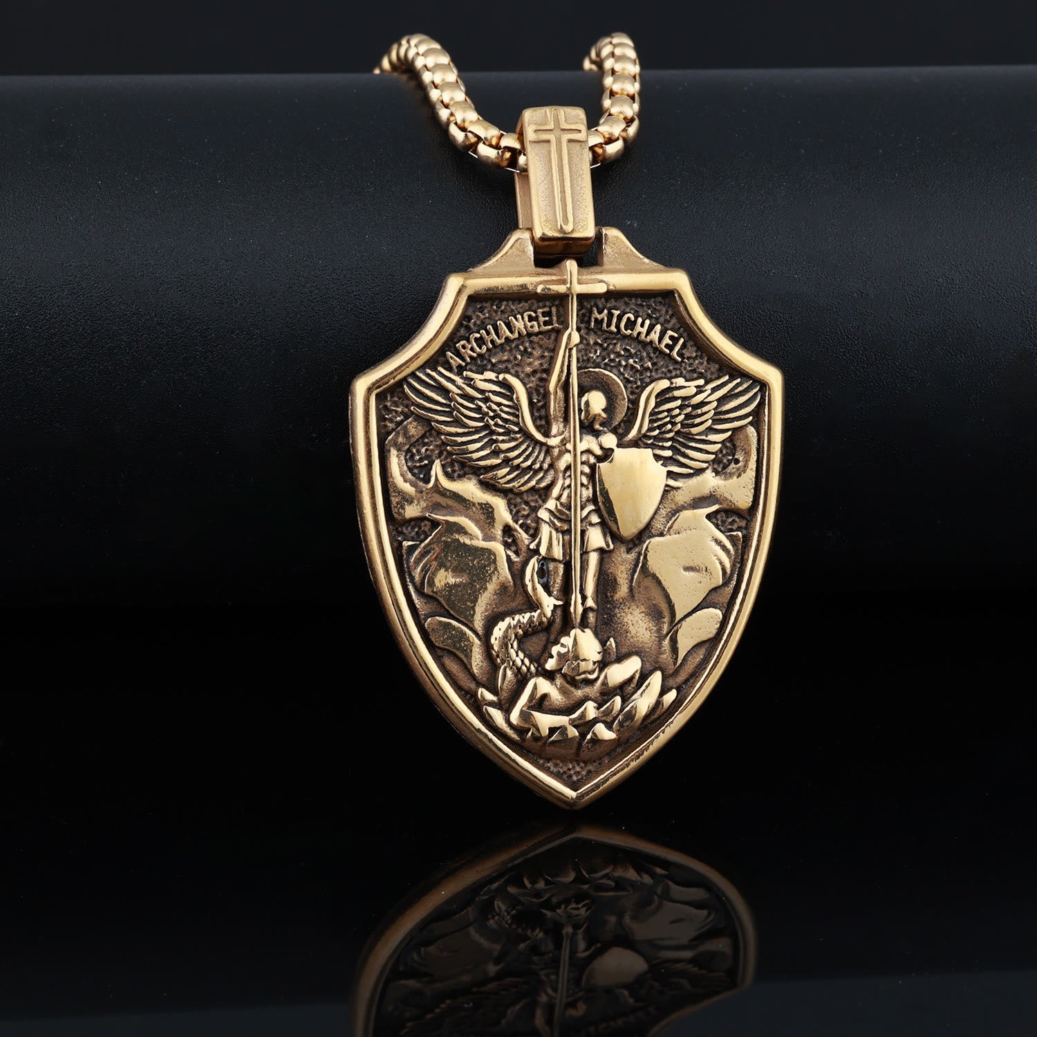 Colgante de Escudo de Arcángel Miguel: Fe y Protección para el Uso Diario