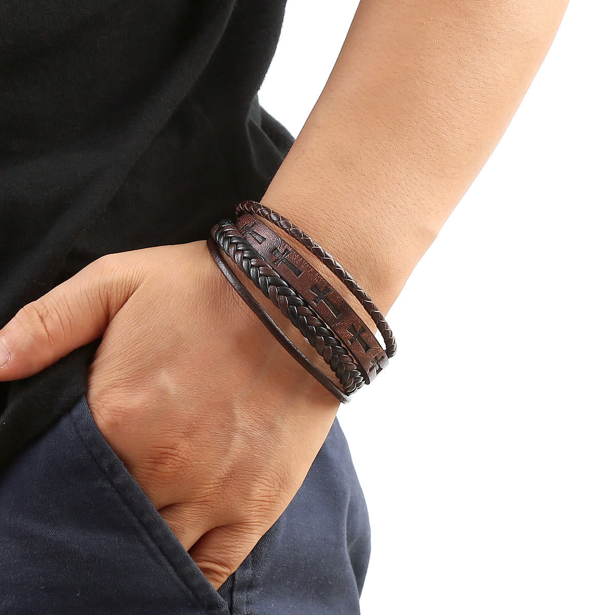 Pulsera Cruz de Cuero Trenzado: Declaración de Fe Robusta para la Devoción Diaria