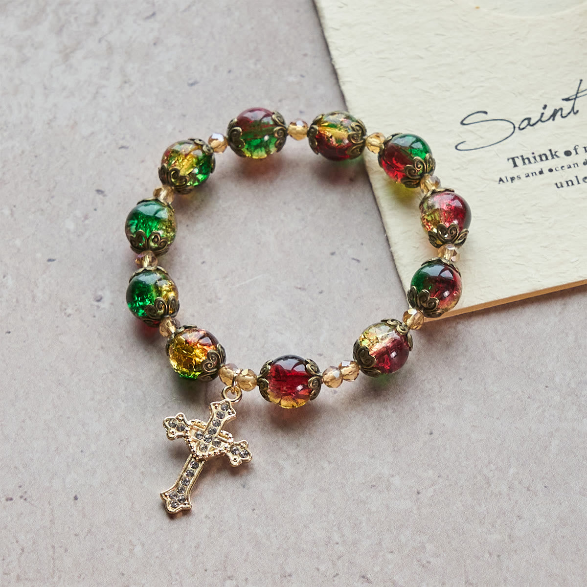 Pulsera de Cuentas de Vidrio Gloria Navideña Rojo-Verde-Oro: Fe Que Brilla