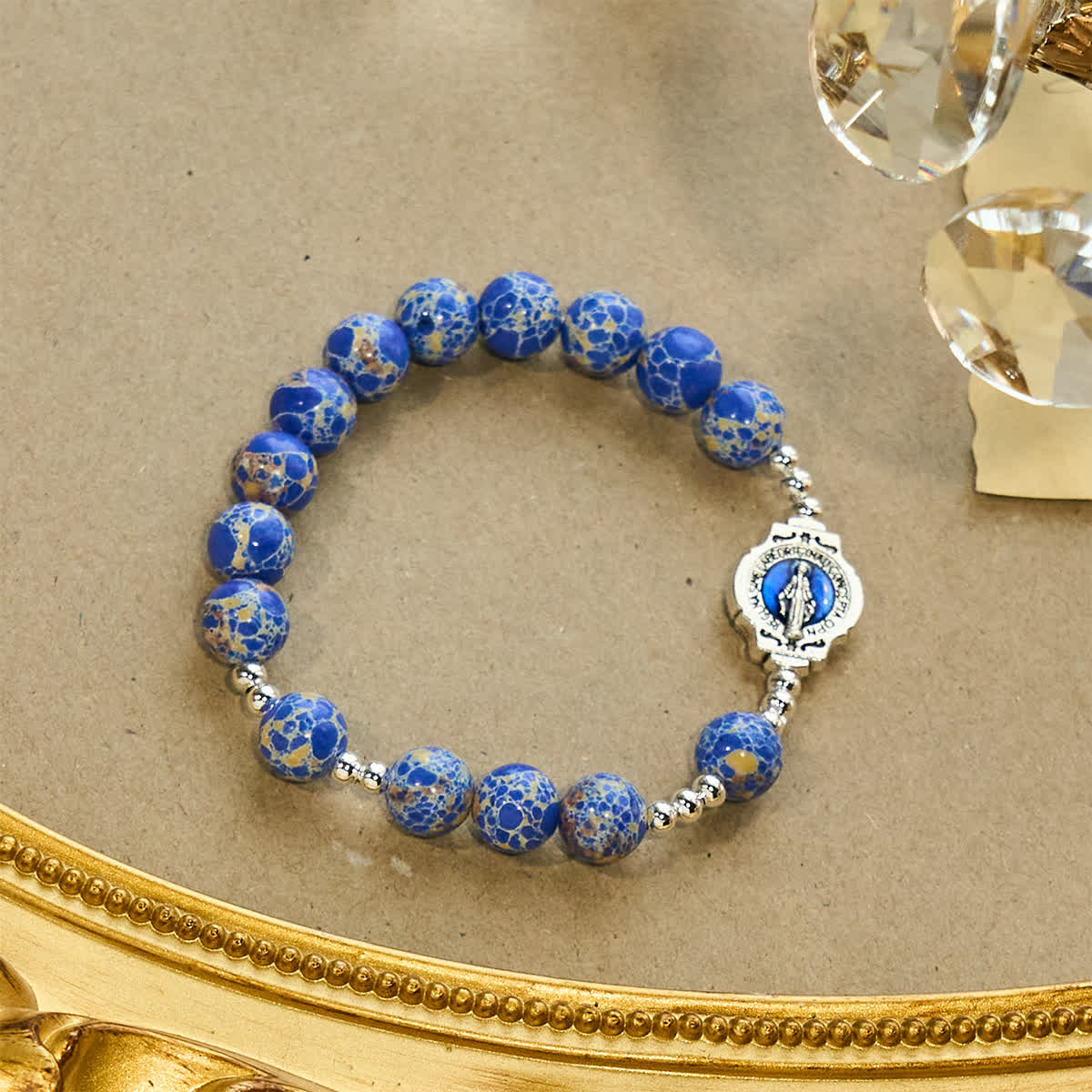 Pulsera Mariana de Piedra Imperial Azul: Una Señal de Oración y Paz