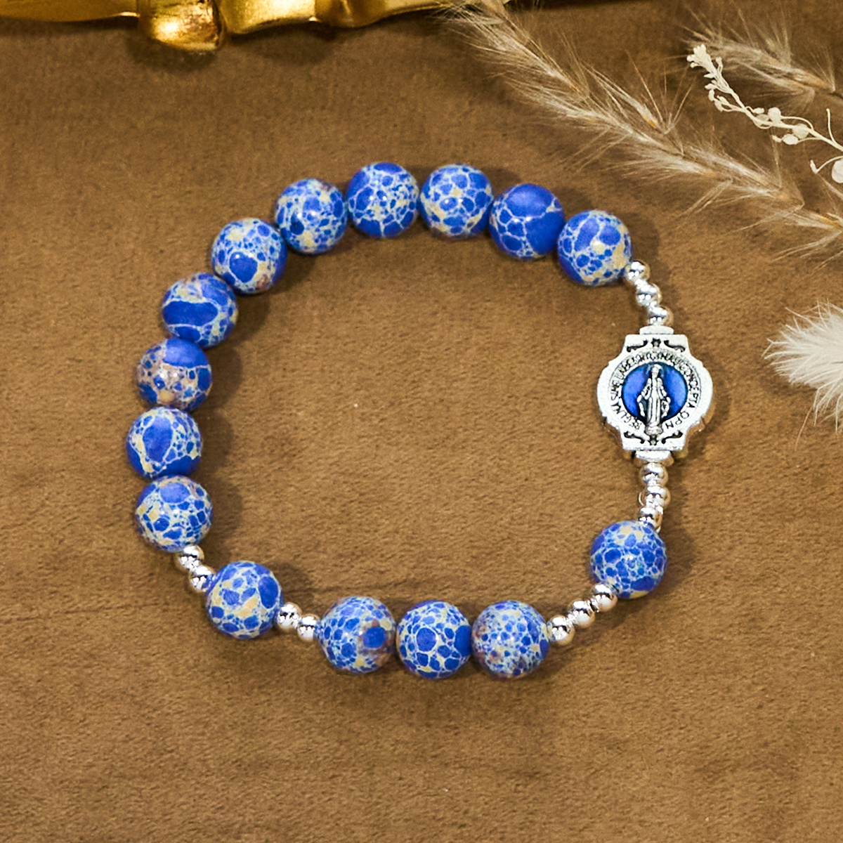 Pulsera Mariana de Piedra Imperial Azul: Una Señal de Oración y Paz