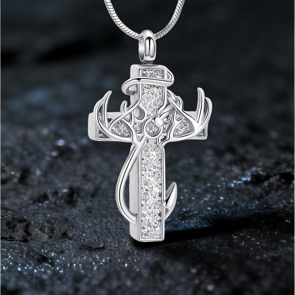 Collar con colgante de cruz de caza y pesca: fe al aire libre y devoción espiritual