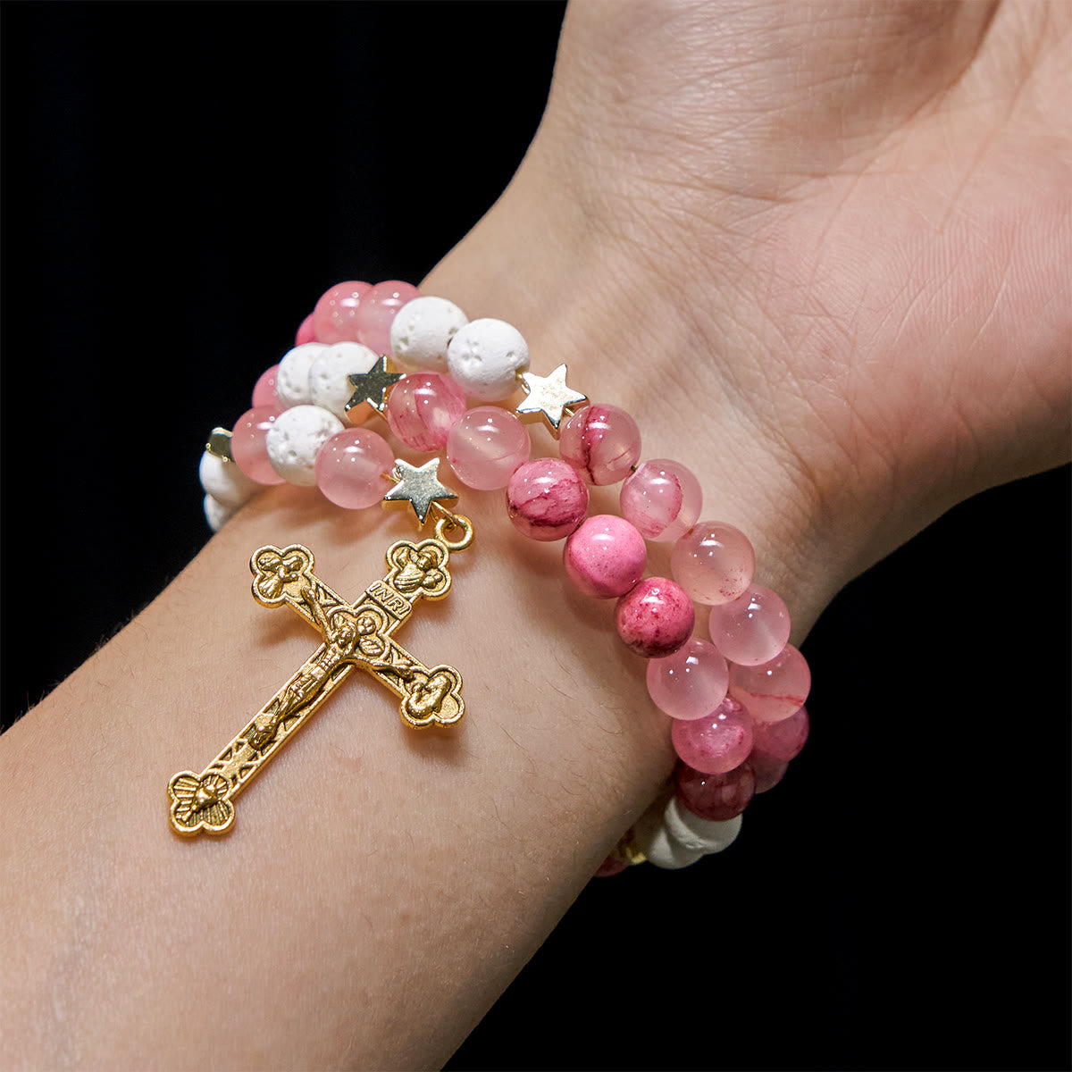 Pulsera Rosario de Yeso y Ágata Roja Rosa: Devoción y Suavidad Celestial