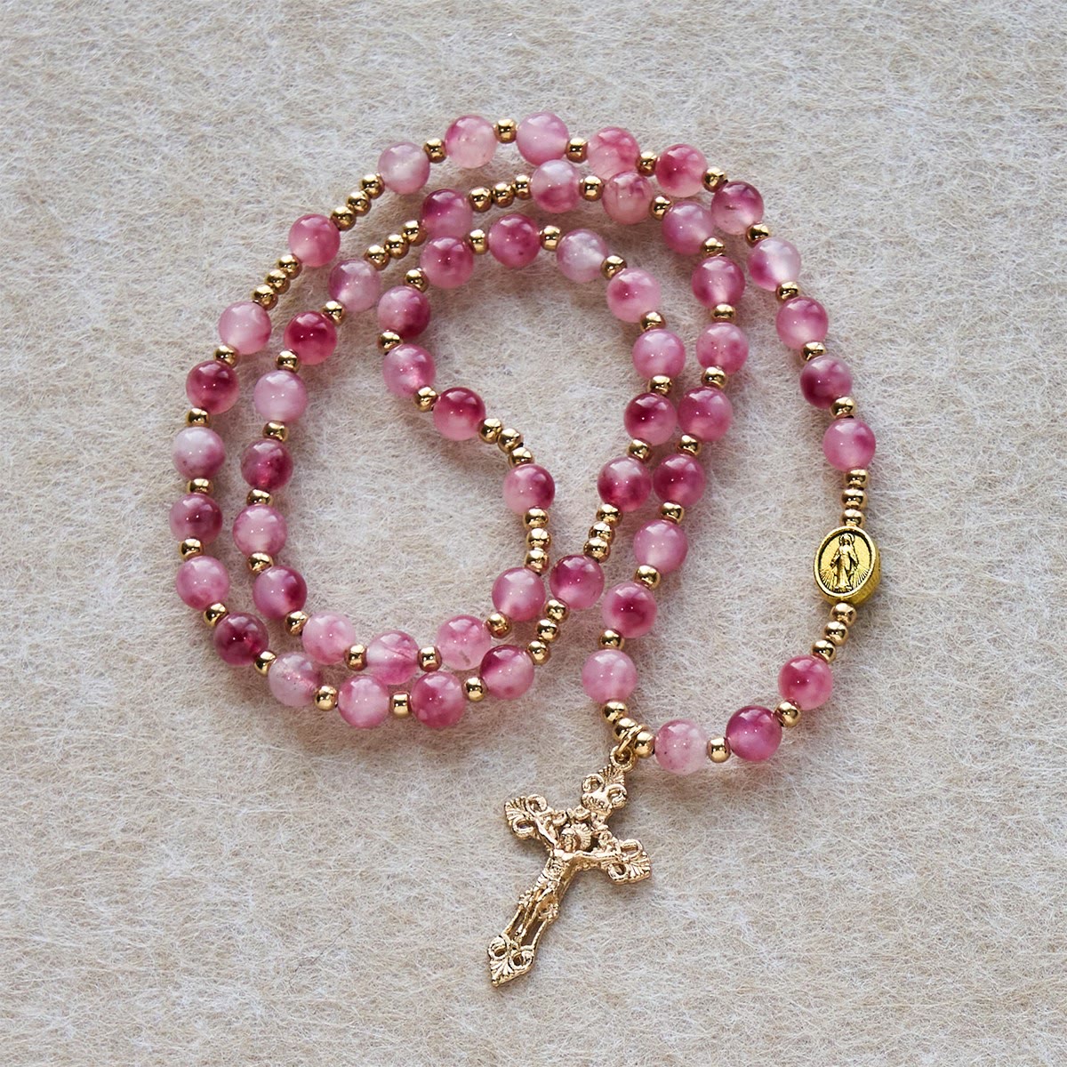 Pulsera de Rosario de Cuentas de Ágata Roja Rosa: Devoción y Elegancia Celestial