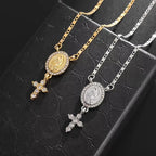 Collar con Colgante de Nuestra Señora y Cruz: Devoción Divina y Elegancia Atemporal