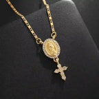 Collar con Colgante de Nuestra Señora y Cruz: Devoción Divina y Elegancia Atemporal