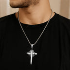 Collar con colgante de cruz geométrica: Fe moderna y devoción elegante