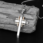 Collar con colgante de cruz geométrica: Fe moderna y devoción elegante
