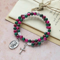 Pulsera de rosario de alambre de memoria de ojo de tigre bitono con San Miguel