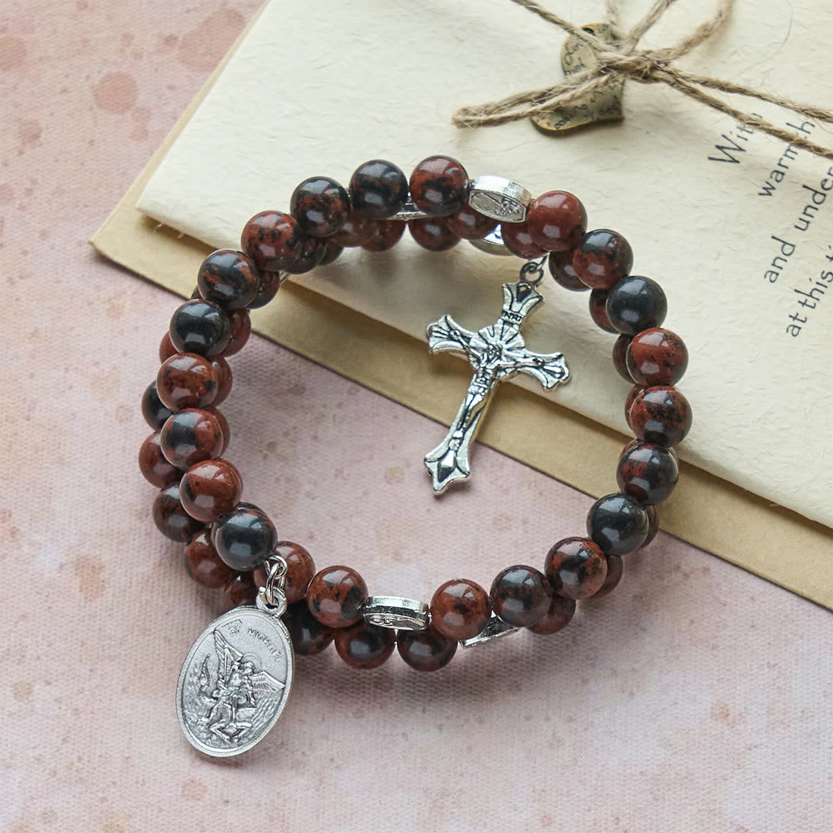Rosario de pulsera de alambre de memoria de obsidiana caoba natural con Jesús