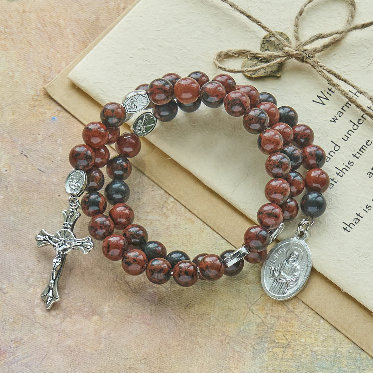 Rosario de pulsera de alambre de memoria de obsidiana caoba natural con Jesús