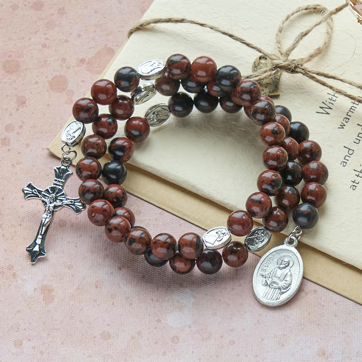 Rosario de pulsera de alambre de memoria de obsidiana caoba natural con Jesús
