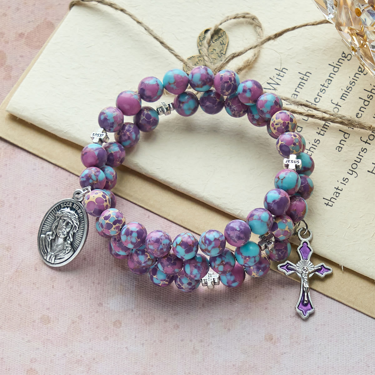 Pulsera Rosario de Alambre de Memoria de Jaspe Imperial Morado con Crucifijo Esmaltado