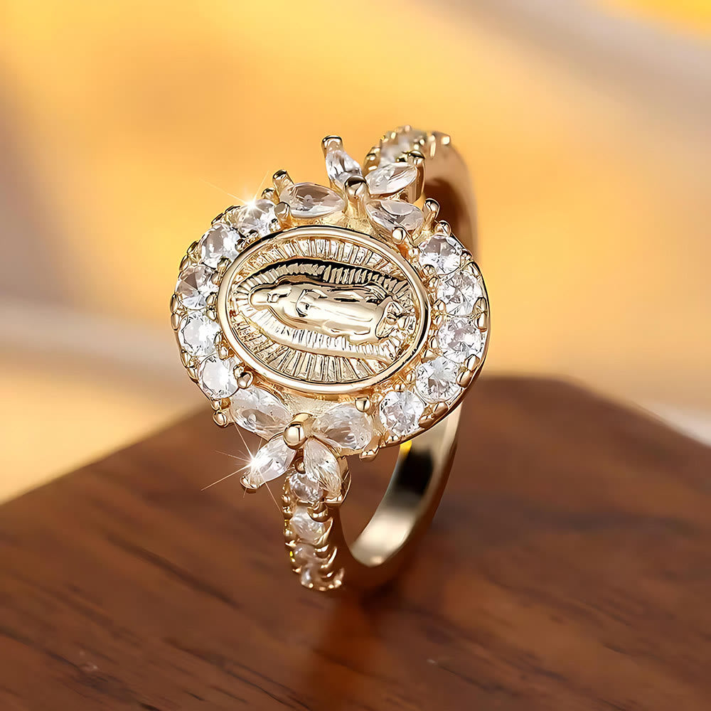 Elegante Anillo con Emblema de la Virgen María: Detalle Sagrado para la Devoción Diaria