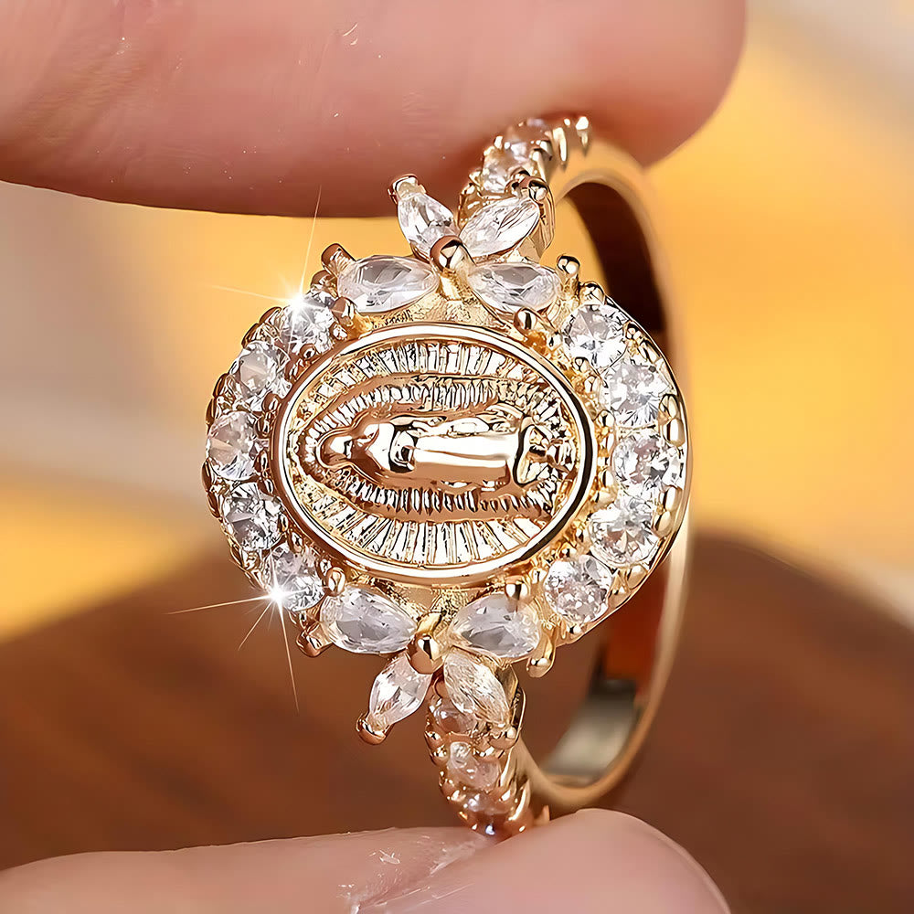Elegante Anillo con Emblema de la Virgen María: Detalle Sagrado para la Devoción Diaria