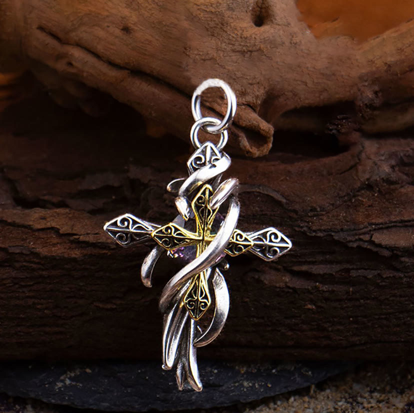 Collar de Cruz con Filigrana Ornamentada: Diseño Bicolor para un Uso Diario Devoto