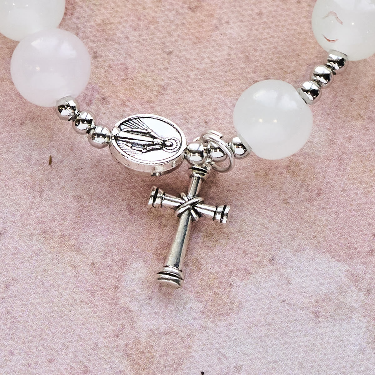 Pulsera de oración de cuentas UV que cambian de color Pastel Glow con Nuestra Señora