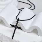 Collar con colgante de cruz de 3 colores para uñas: recordatorio de fe sutil para la vida diaria