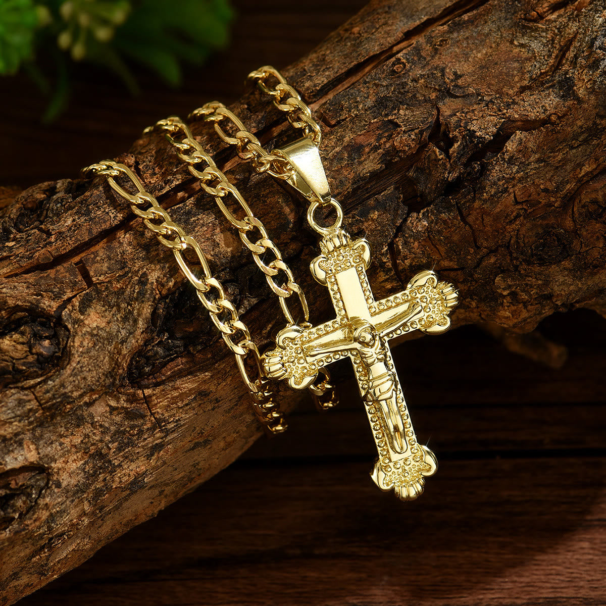 Cruz Sagrada de 4 Estilos: Diseño Elegante y Recordatorio de Fe para Cada Día