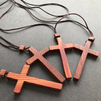 Red & Green Sandalwood Cross Necklace — Natural-Grain Symbol of Blessing
