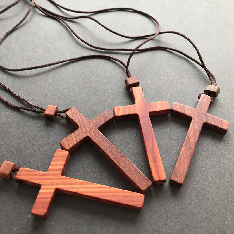 Collar con Cruz de Sándalo Rojo y Verde — Símbolo de Bendición de Veta Natural