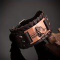 Pulsera de cuero con manos en oración: Audaz insignia de bendición