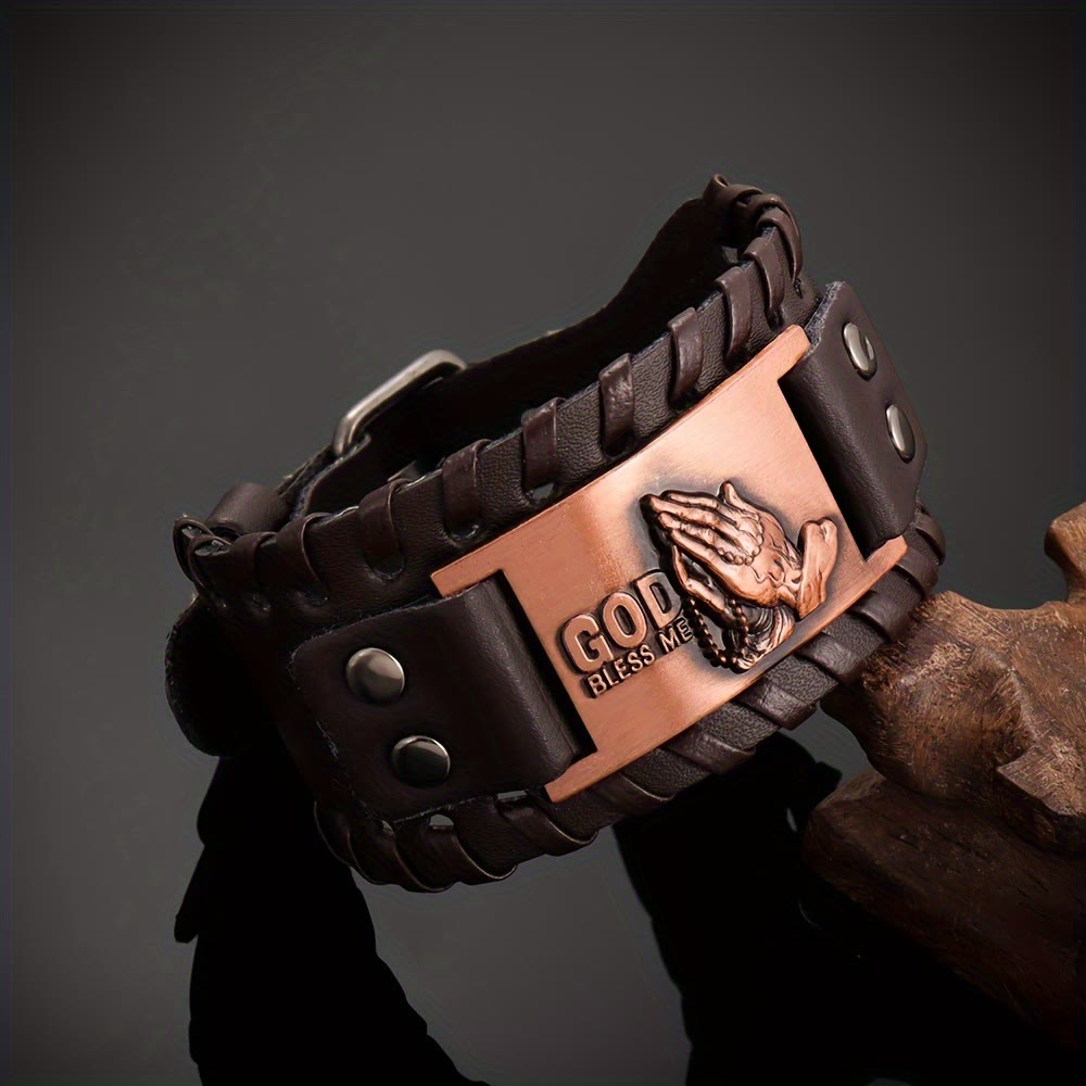 Pulsera de cuero con manos en oración: Audaz insignia de bendición
