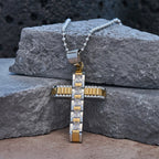 Collar de cruz de circonitas de aleación de 4 colores: pequeño amuleto diario de fe para un estilo personal
