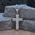 Collar de cruz de circonitas de aleación de 4 colores: pequeño amuleto diario de fe para un estilo personal