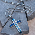 Collar de cruz de circonitas de aleación de 4 colores: pequeño amuleto diario de fe para un estilo personal