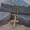 Collar de Cobre con Circones en Cruz y Nudo: Recordatorio Diario de Fe y Resplandor