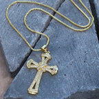 Collar de Cobre con Circones en Cruz y Nudo: Recordatorio Diario de Fe y Resplandor