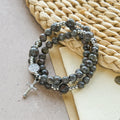 Pulsera de Rosario de Piedra de Llama de 6mm con Resplandor UV: Textura Ceniza y Devoción Iluminada