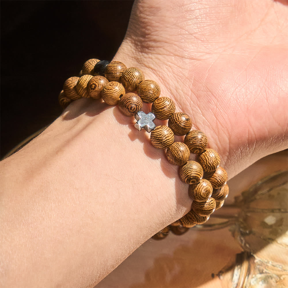 Pulsera de Cruz de Madera en Capas: Devoción Serena para el Día a Día
