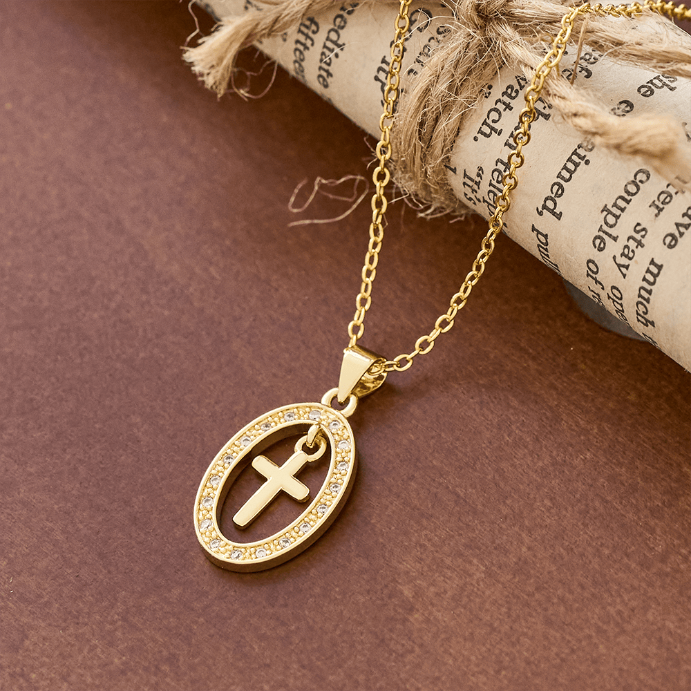Cadena con cruz y óvalo brillante: Dulces recordatorios de Su amor