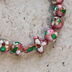 Piezas de filigrana esmaltada Cloisonné con motivos de fe: un rico consuelo con simbolismo sagrado