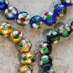 Piezas de filigrana esmaltada Cloisonné con motivos de fe: un rico consuelo con simbolismo sagrado