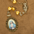 Set de rosario y pulsera de cuentas de corazón amarillo: Compañero tierno de la gracia diaria