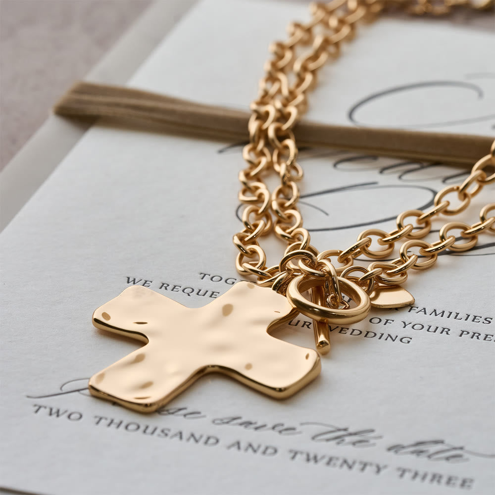 Collar de la Serie Cruz Martillada: Fe Contemporánea y Devoción con Estilo