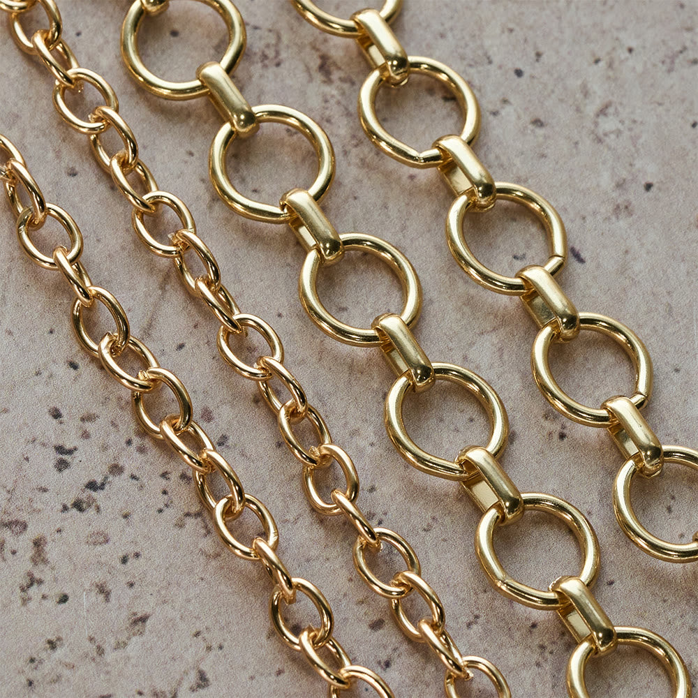 Collar de la Serie Cruz Martillada: Fe Contemporánea y Devoción con Estilo