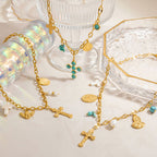 Collar de Medalla y Cruz de Tres Estilos: Devoción Delicada para Uso Diario