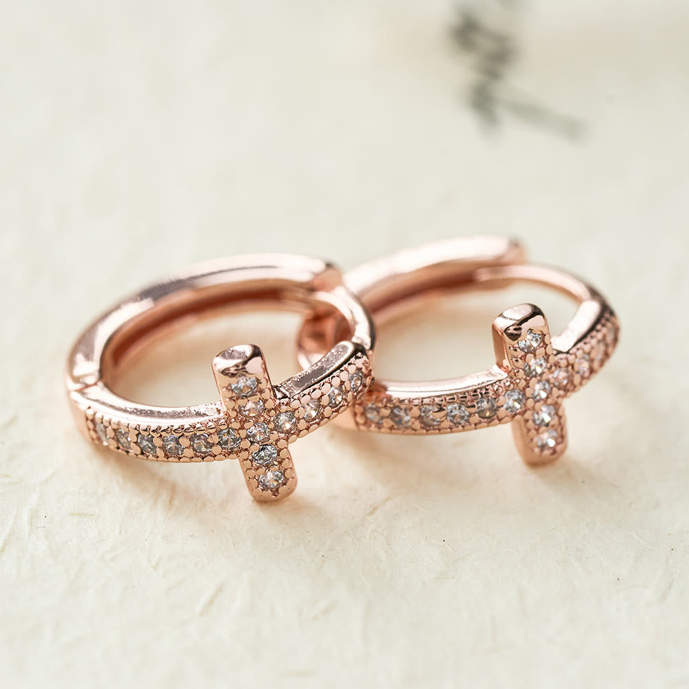 Elegantes aros dobles de doble color: la belleza atemporal de la fe