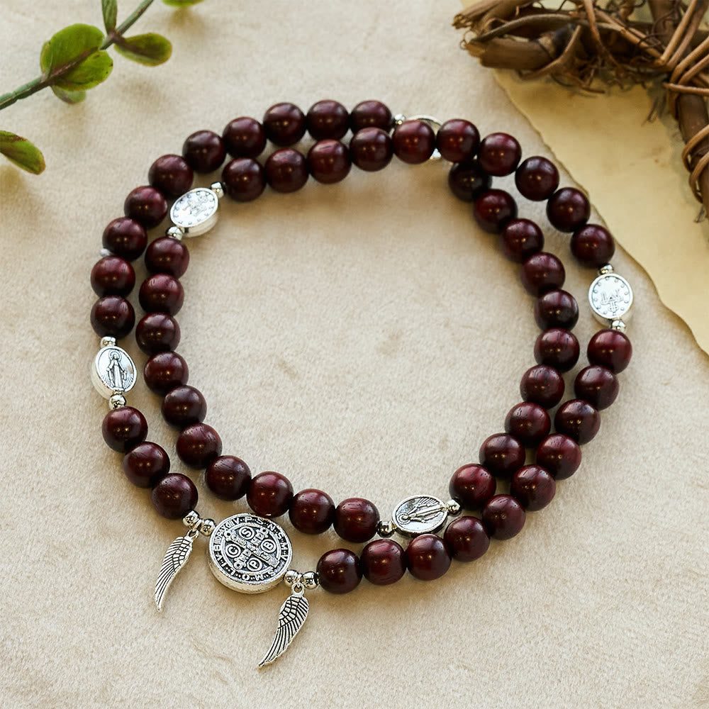 Pulsera de cuentas de sándalo con Medalla Milagrosa y alas de ángel