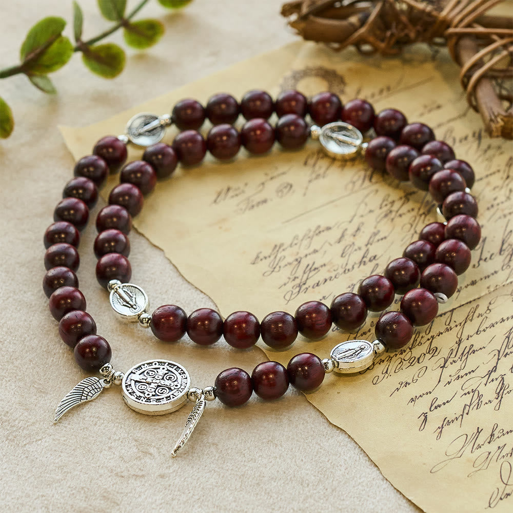 Pulsera de cuentas de sándalo con Medalla Milagrosa y alas de ángel