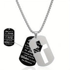 Collar de metal pulido con cruz calada y verso grabado: Lleva Su promesa cerca cada día