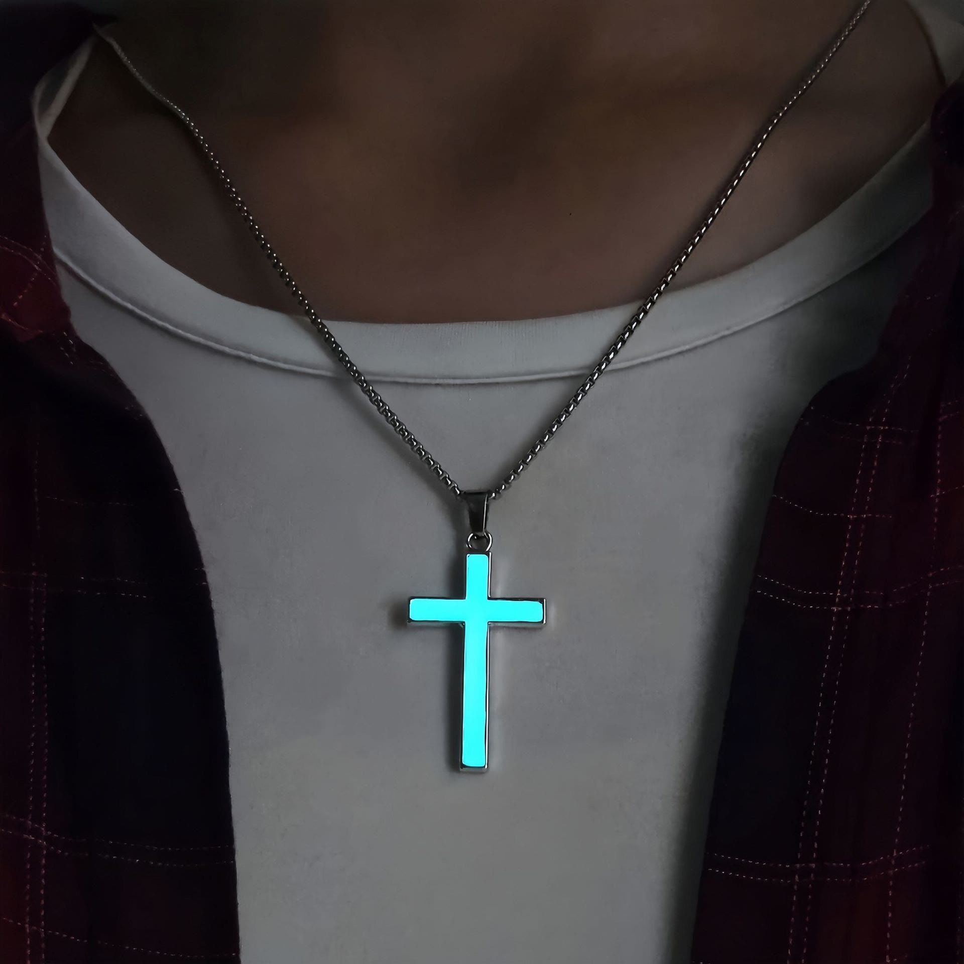 Juego de collar con cruz luminosa y pulsera de cuentas: un recordatorio de Su luz serena