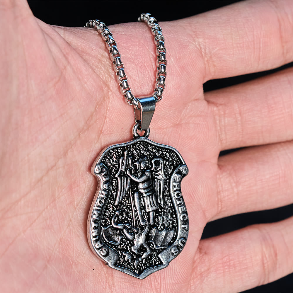 Collar San Miguel Anticuario Oscuro: Lleva Su Fuerza en tu Uso Diario