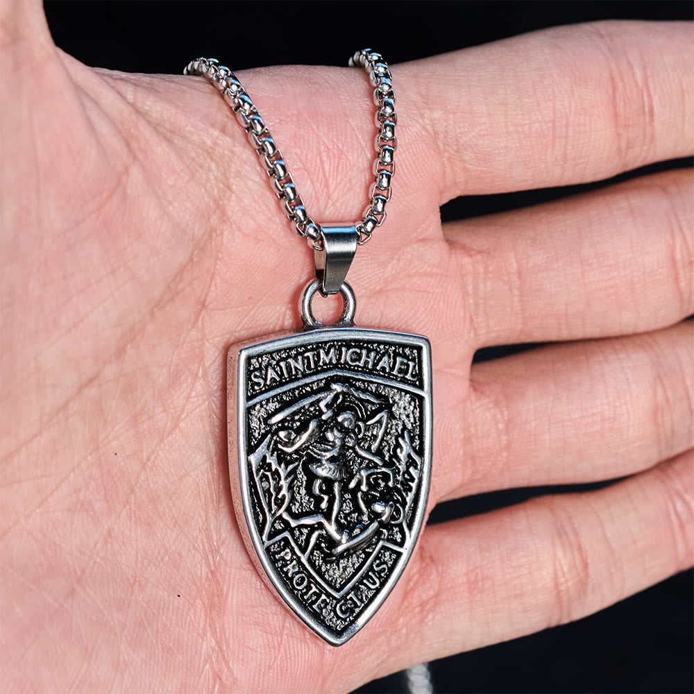 Colgante con Collar del Escudo de San Miguel: Encarna Su Valiente Protección