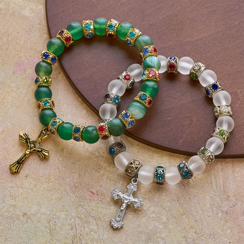 Pulsera Cruz de Ágata Verde Esmerilada y Cristal Blanco: Fe Suave en Textura Luminosa